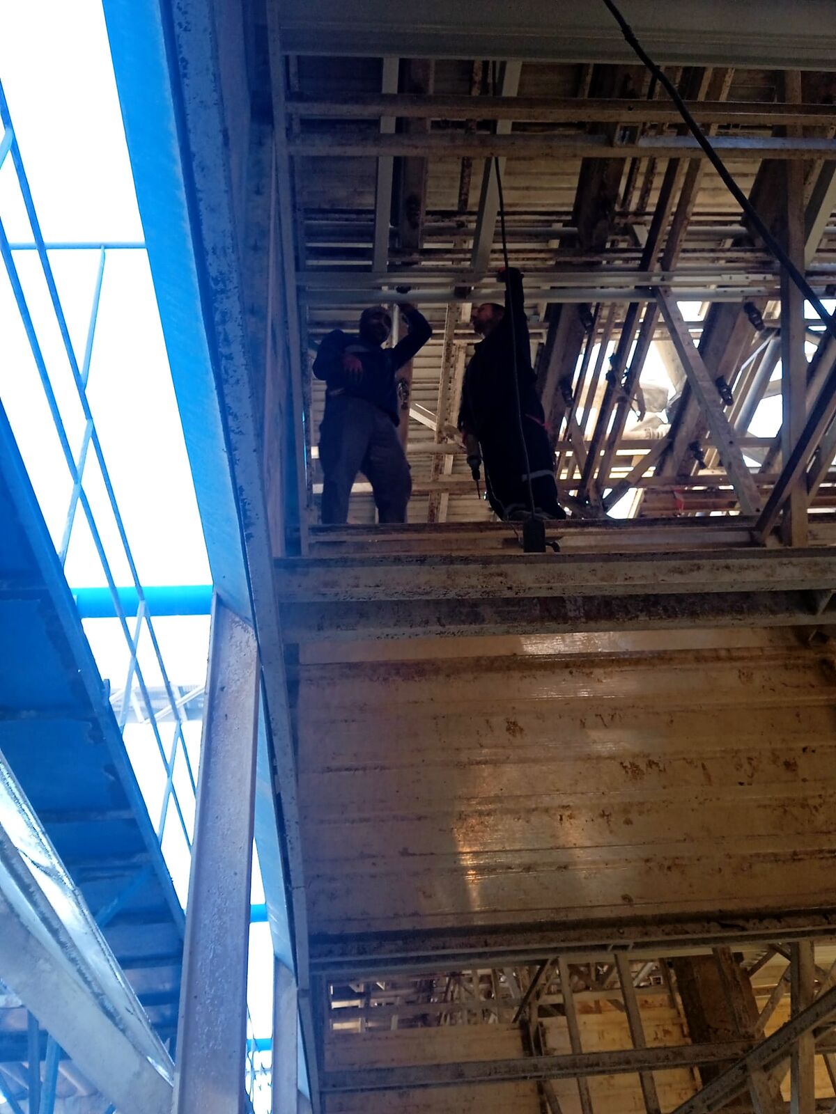 Kule içinde çalışma platformu