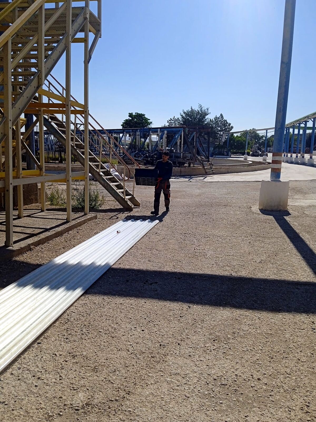 Kule çevresindeki servis yolu