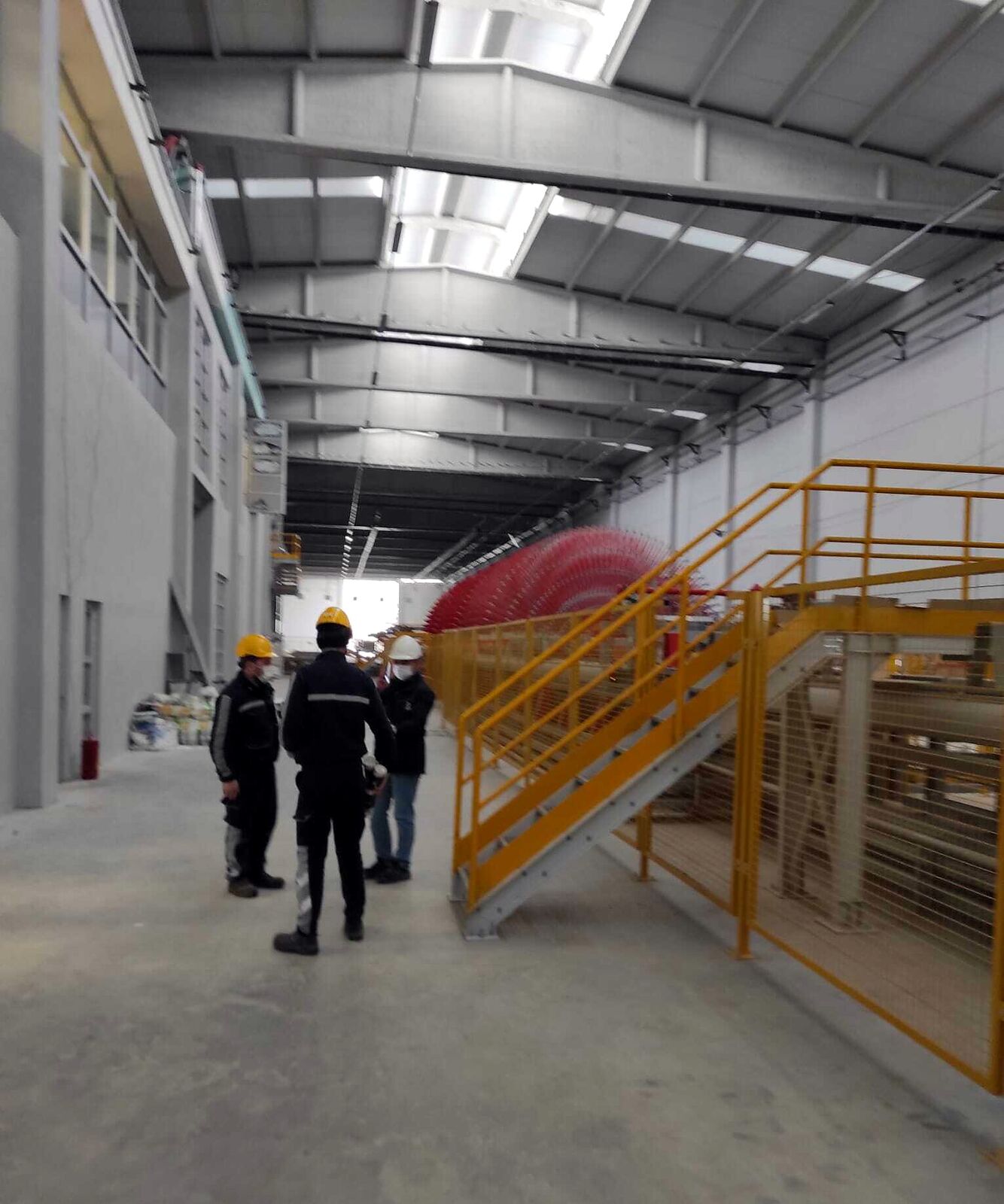 Fabrika holünde montaj sahası